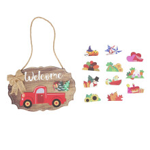 Verwisselbare seizoensdecoratie voor de voordeur: houten welkomstbord in rustieke boerderijstijl, feestelijke hanger met touwtje om hem gemakkelijk