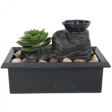 Wasserspiel im Bonsai-Stil – ideal zur Dekoration