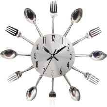 Cutlery Design Kitchen Wall Clock, Easy-to-Read Silver Dial With Big Black Numbers Adds Fun To Your Home Decoration