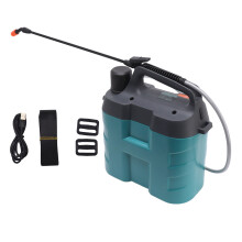 Elektrische sproeier met transparante watertank en koper-nikkel sproeikop voor nauwkeurig sproeien.