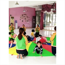 4 Meter Fallschirmspiel für Kinder, bunte Regenbogen-Spielmatte mit Griffen, Spieldecke für Kinder im Freien
