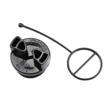 Tapón de combustible de repuesto con retenedor, tapón de gasolina duradero para maquinaria American Yard Products que garantiza un cierre seguro.