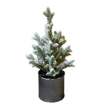 Elegant Delight: Brad de Crăciun artificial cu lumini LED albe calde, PVC ecologic pentru decor interior atemporal