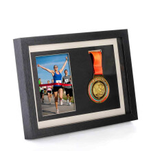 Vitrine voor medailles en foto's, elegante lijst voor één medaille of foto met een natuurlijke houtlook, gemaakt van hoogwaardig MDF om
