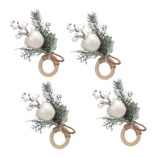 Decoratie voor de feesttafel: Kerstservetringen set van 4, dennenappelvormige servethouders met rode bessen en groene bladeren. Feestelijke