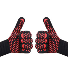 Guanti da barbecue resistenti al calore, il design in silicone antiscivolo garantisce una presa migliore e i materiali ad alte prestazioni offrono
