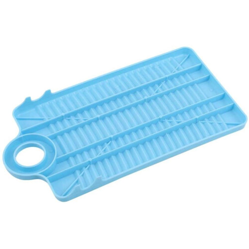 Ergonomically Designed Non-Slip Washboard, Compact Size Refreshingly Colored Washboard, Durable Plastic Construction Rectangle Washboard for Home Laun 2