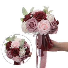 Zeitlose Hochzeitsdekoration: Strapazierfähige Seidenblumen, rustikal-elegante Brautsträuße mit voll erblühten Rosen und realistischem Grün,