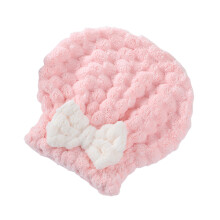 Schönes elastisches Haartrockentuch für sicheren Sitz und-Rosa