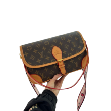 (Light brown) L baguette bag versatile shoulder crossbody handbag