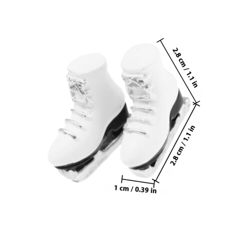 Um Par De Patins De Miniatura Para De Bonecas 1