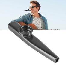 Compacte zwarte metalen kazoo - het perfecte cadeau voor muziekliefhebbers en muzikanten.