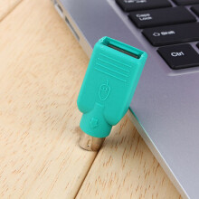 USB-female naar PS2-male converteradapter voor het aansluiten van USB-toetsenborden/muizen op de computer.