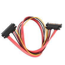 22-pins SATA-voedings- en dataverlengkabel van 48 cm (1,6 ft) met mannelijke naar vrouwelijke PVC-aansluiting.