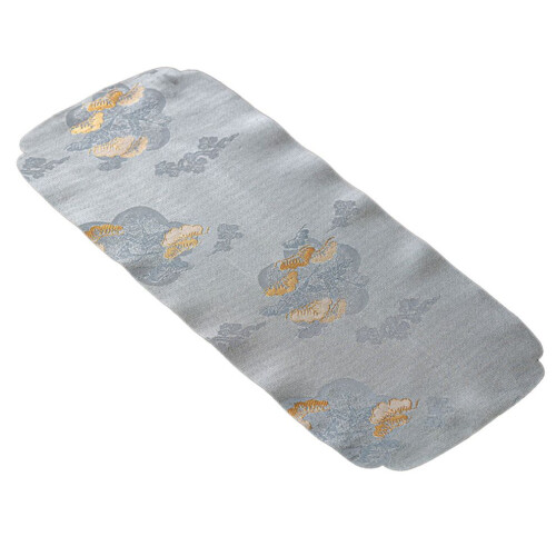 Set de table en coton tissé gris, lavable et brodé.