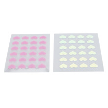 Verpakking met 48 hartvormige hydrocolloïde puistjesstickers voor het camoufleren van puistjes op het