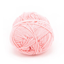 Rosa Baumwollgarn zum Selberstricken, weich und sanft zur Babyhaut