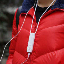 Lecteur MP3 blanc compact avec recharge USB en 4 heures et prise jack 3,5 mm