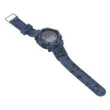 Reloj digital para niños: 7 colores LED, resistente al agua hasta 50 m y a prueba de golpes.