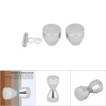 Robuster, verchromter Türgriff für Duschtüren aus Glas im Badezimmer