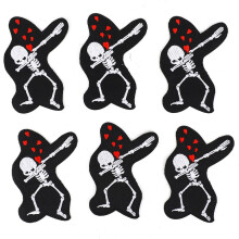 6 stuks kledingpatches met doodskop- en skeletmotief om op te strijken.