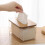Grote, transparante tissueboxhouder in grijs design. 4