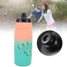 Draagbare, lekvrije fietswaterfles van 750 ml in oranje/groen voor buitensporten.