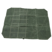 Bolsa enrollable para cuchillos de color verde militar con almacenamiento versátil, material impermeable.