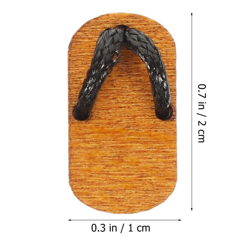Um Par De Miniatura Para Decoração 1