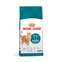 ROYAL CANIN Alimento secco per gatti FHN per gatti di età superiore a 11 anni, sterilizzato, confezione da 4 kg