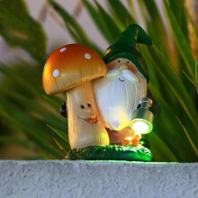 Gnomes Outdoor Garden Ornaments with Solar Lights Gnome Solar Sculpture Decorations 17cm Waterproof Resin Garden Figurine Gift Indoor And Patio Decor