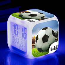 Würfelförmiger Wecker mit kinderfreundlichem Design, Fußballwecker mit leuchtender elektronischer Uhr und digitaler Wecktechnologie, Zeitanzeige