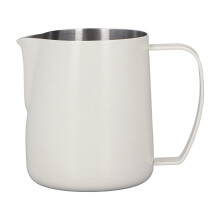 Jarra profissional para espuma de leite em aço inoxidável com bico anti-gotejamento, ideal para criar latte art perfeito. Fabricada em aço