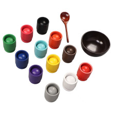 Palline, bicchieri e giocattoli per bambini piccoli per l'ordinamento dei colori - Gioco in legno per