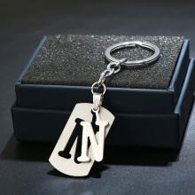 Chaveiro de metal com pingente e design elegante de alfabeto, chaveiros de aço inoxidável com letras do alfabeto em estilo simples e chique,