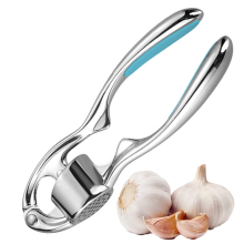 Hvidløgspresser med ergonomisk design. Perlemornikkelfinishen tilføjer et strejf af stil til dit køkken, samtidig med at den sikrer