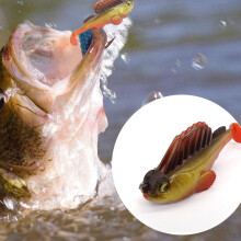 Un'innovativa esca artificiale in plastica morbida con baricentro basso per prestazioni di nuoto ottimali, ideale per acque con fitta vegetazione e