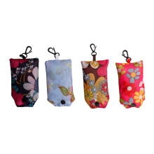 Conjunto de 4 sacolas de compras reutilizáveis, dobráveis, resistentes à água, laváveis e que se transformam em uma bolsinha. Bolsa portátil