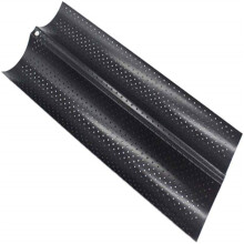 Forma antiaderente para pão francês, com design em grade vazada que facilita a distribuição uniforme do calor, ideal para uso profissional em