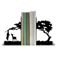 Bücherregale zur Präsentation von Büchern,-Hirsch unter Baum