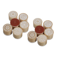 12 verschiedene runde Holzstempel mit floralen Motiven zum Schreiben und Basteln