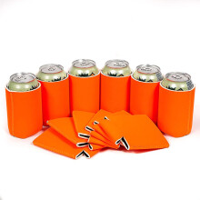 Capa térmica para latas de cerveja e refrigerante, personalizável e feita de neoprene macio. Ideal para latas de 355ml (12oz). Reutilizável.