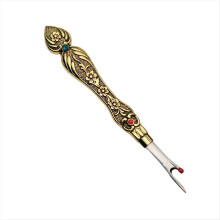 Vintage Thread Cutter Seam Ripper Unpicker -- Gold