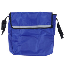 Mochila impermeável de grande capacidade para cadeira de rodas, confeccionada em tecido Oxford, com faixa refletora e fecho de velcro resistente.