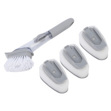 Mejora tu rutina de limpieza: cepillo para platos antiadherente con raspador para eliminar restos de comida y lograr una cocina impecable.