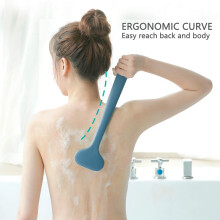 Bodyscrubber met lange steel, ergonomisch ontwerp voor effectieve exfoliatie, met siliconen rugscrubber voor gebruik onder de douche.