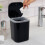 Lixeira mini elegante, resistente e à prova d'água, fácil de limpar, com design compacto para penteadeira. 5