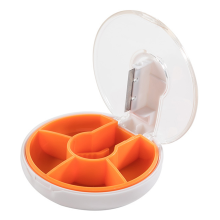Revolutionaire pillendoos met transparant ontwerp, een deksel dat gemakkelijk openklapt en een magnetische basis voor veilig en eenvoudig gebruik.