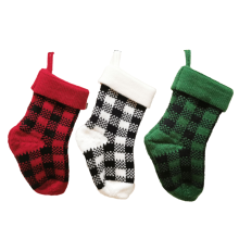 Meias de Natal com detalhes retrô na moda e punhos brancos de pelúcia para um Natal inesquecível.