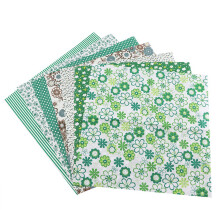 Tecido 100% algodão para artesanato, patchwork e costura. Quadrados pré-cortados em verde escuro com diversos padrões. Ideal para decoração de